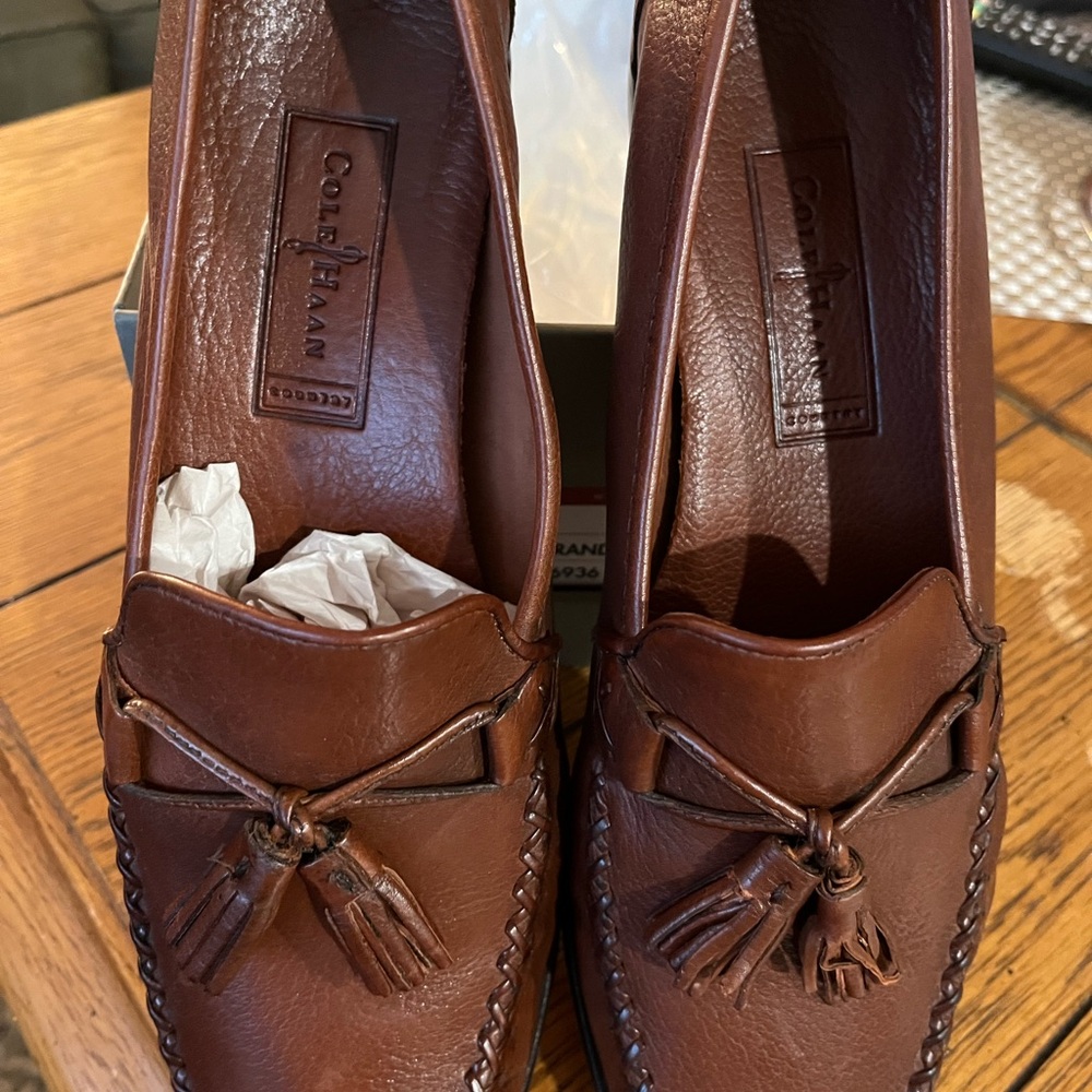 Cole Haan Brown Leather Loafers w/Tassel, Soft & Comfortable! Trending Fall 2025